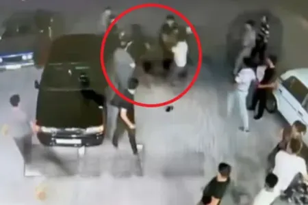 Azərbaycanda küçədə bıçaqlanma: Anbaan görüntülər