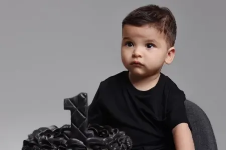 İlk dəfə oğlunun üzünü göstərdi - FOTOLAR