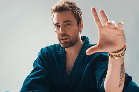 Məşhur müğənni sevgidə axtardığını TAPA BİLMİR