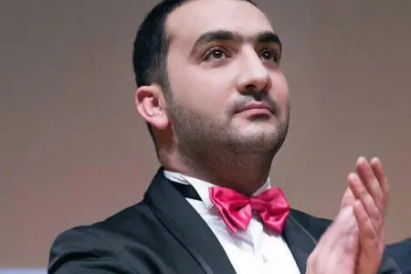 Azərbaycanlı məşhur tədbirə başmaqda gəldi - Onun bu halı... - FOTO