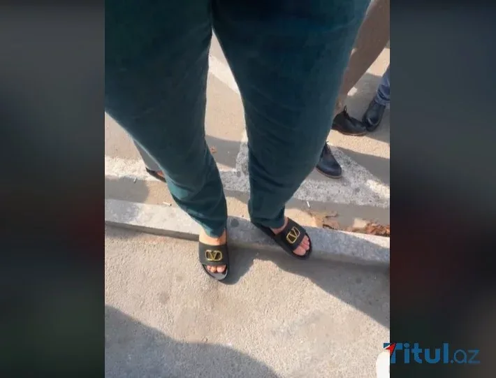 Azərbaycanlı məşhur tədbirə başmaqda gəldi - Onun bu halı... - FOTO