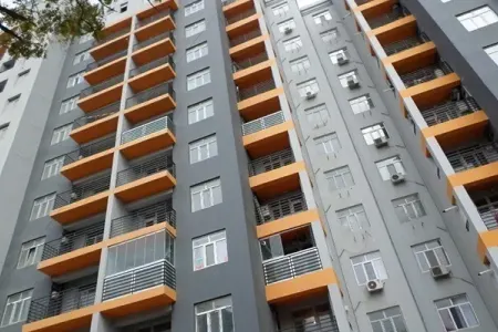 Keçmiş sevgilisinin evinə zorla girərək onu - DÖYDÜ
