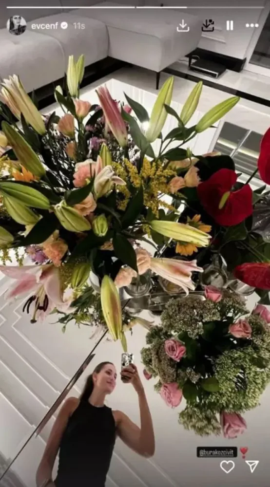 Burak Özçivitdən Fahriye Evcenə romantik jest