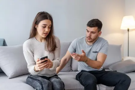 Kişi xəyanət etmiş arvadıyla gecə belə davrandı: - "Əyil, qulağına söz deyəcəm..."