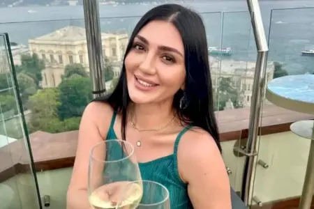 Müğənni aparıcılığa başladı