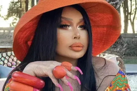 Bülent Ersoy üçün küçəni yuduzdurdu