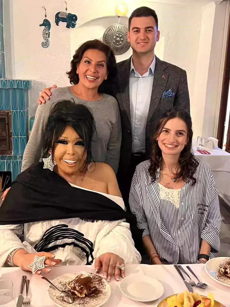 Bülent Ersoy üçün küçəni yuduzdurdu