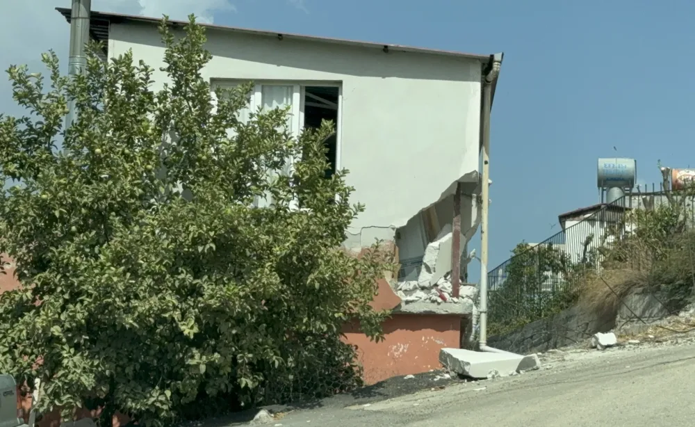 Zibilyığan avtomobil evə - ÇIRPILDI