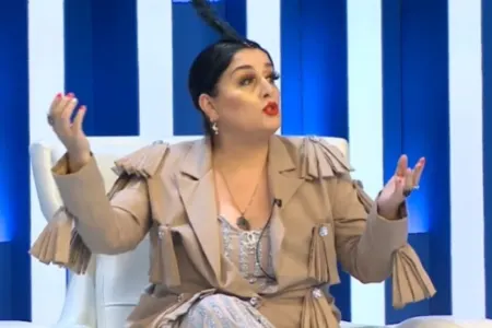 Elza Seyidcahan efirdə onun ağzına niyə tüpürdü? – ŞOK