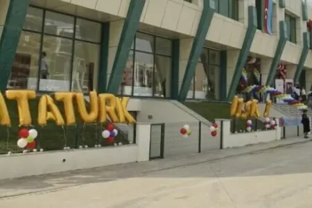 BAKI ATATÜRK LİSEYİNDƏ RƏZALƏT – - 11-ci sinif şagirdləri məktəbdən niyə qovulub?