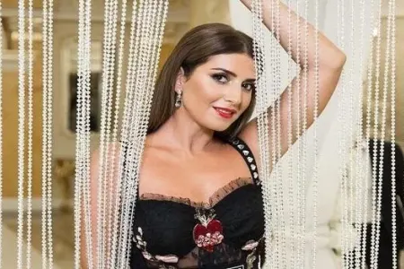 Milyonçunun azərbaycanlı xanımı "Xalq artisti" adı aldı