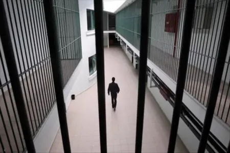 Bakıda məhkum məhkumu ülgüclə ÖLDÜRMƏK İSTƏDİ - DƏHŞƏTLİ OLAY