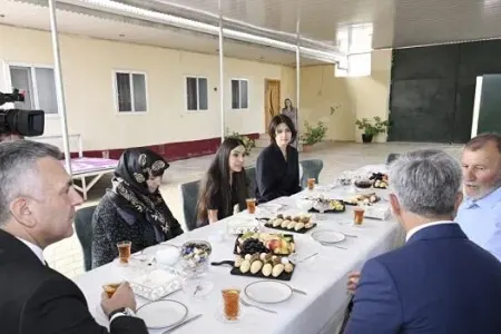 Leyla Əliyeva Mübariz İbrahimovun ailəsini ziyarət etdi
