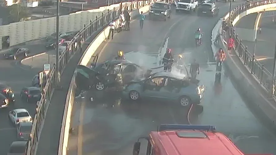 Bakıda toqquşan avtomobillər yandı - FOTOLAR