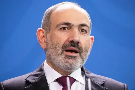 “Hraparak”: Paşinyan növbəti vədini tutmadı