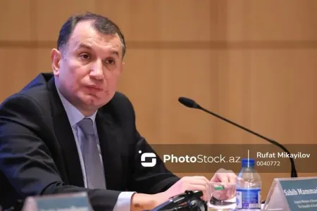 AHİK sədri daha bir baş həkimi İŞDƏN ÇIXARDI