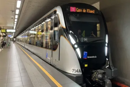 Metroda dünyaya gələn körpəyə hədiyyə - Ömür boyu pulsuz gediş