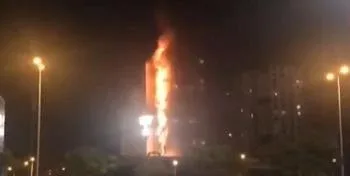 Bakıda binada yanğın: maşın yandı, sakinlər təxliyə edildi