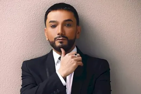 4 nəfər üstümə hoppandı - Xalq artisti - Video