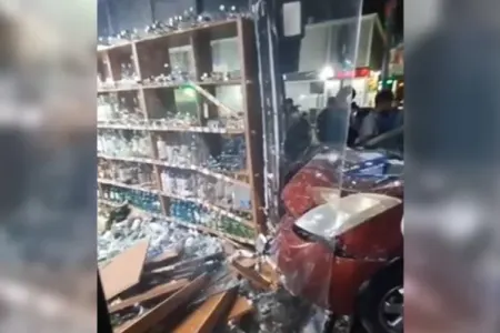 Bakıda “Prius” mağazaya girdi - Video