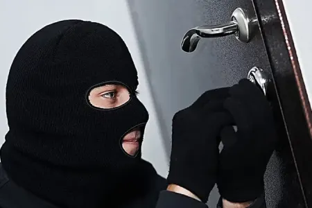 Qohumunun evindən 18500 manat oğurladı, - "WhatsApp"da mesaj yazdı...
