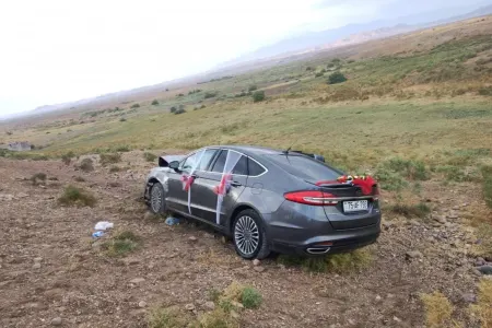 Azərbaycanda gəlin maşını qəzaya uğradı: Bəy ağır xəsarət alıb, ölən var