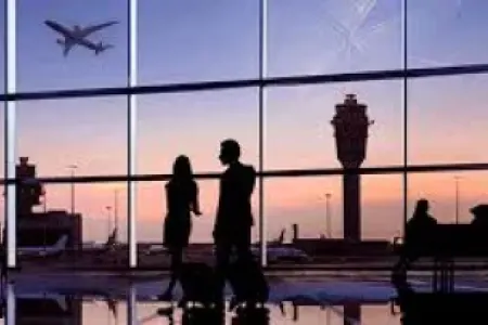 Aktivistlər hava limanını bağladı
