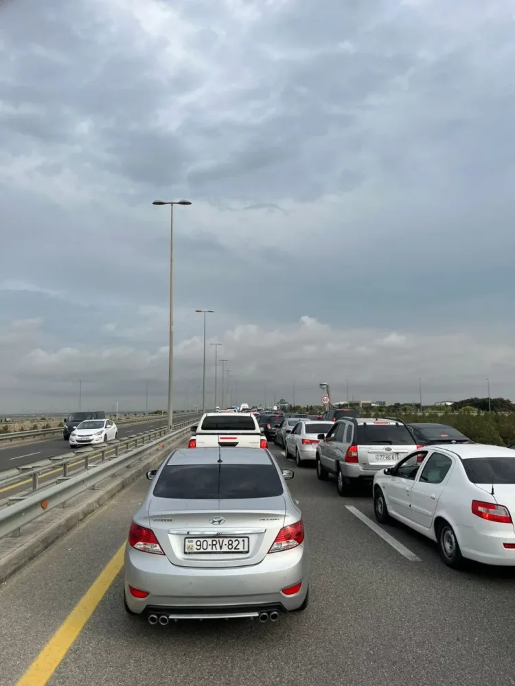 Bakıda hava limanına gedən yol bağlandı - FOTO