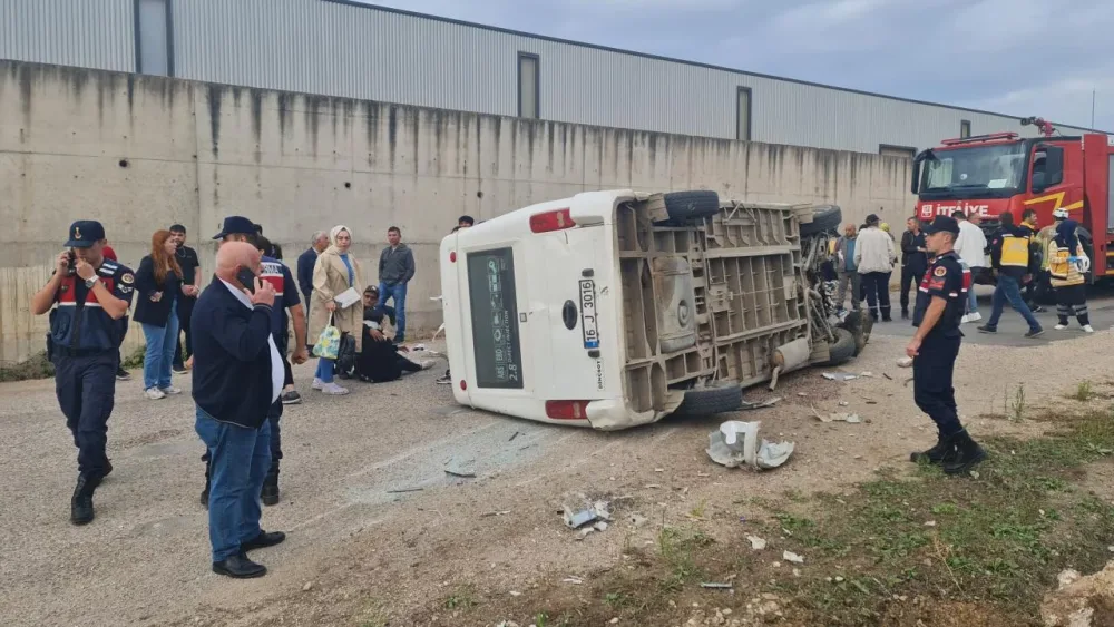 İşçi avtobusu aşdı: - yaralılar var