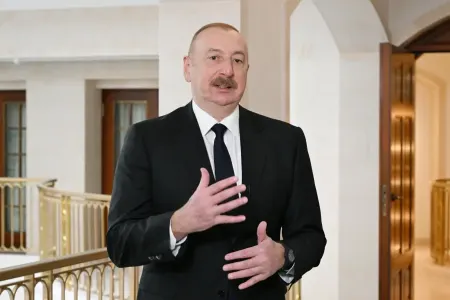 İlham Əliyev sərgilərlə tanış oldu