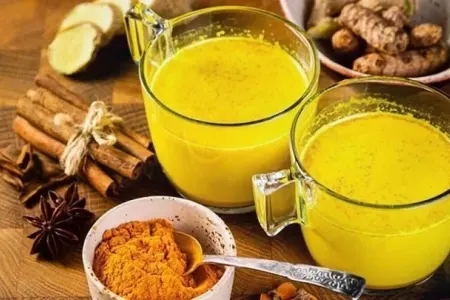 Gündə 1 stəkan sarıköklü su için: - faydaları...