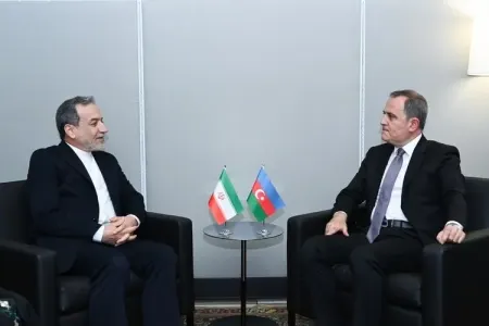 Ceyhun Bayramov iranlı həmkarı ilə sülhdən - DANIŞDI