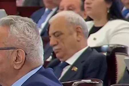 "Yatmamışdım, başımı aşağı salıb..." - Deputat MM-in ilk iclasındakı görüntüdən danışdı