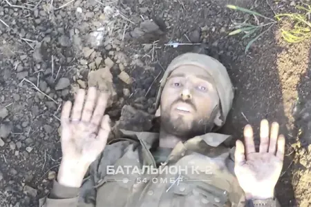 Ukrayna dronu yaralı rusiyalı əsgərə belə yardım etdi - Video