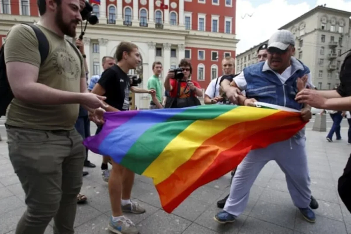 Yeni qanun: - Trans şəxslər uşaq sahibi ola bilməyəcəklər