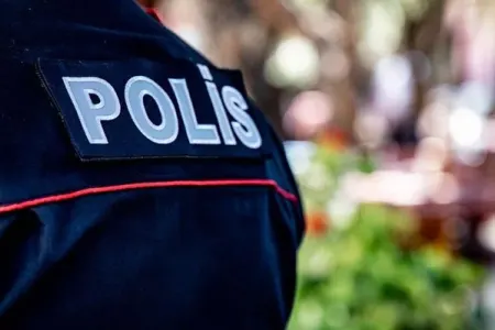 Ər arvadını maşında güllələdi