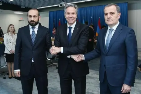Bayramovla Mirzoyanın görüşü başladı
