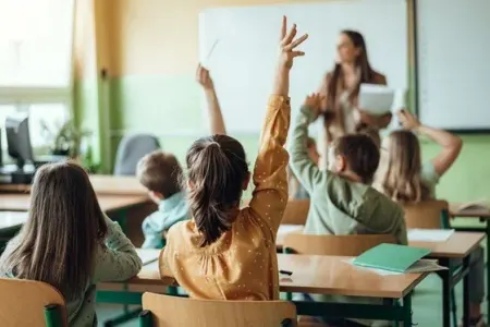 Dəcəl şagirdlər sinifdə qalacaq