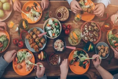 Yemək yeyərkən niyə su içmək olmaz?