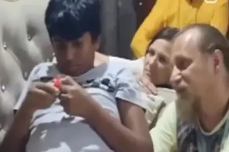 13 yaşlı uşağa sitayiş edirlər: konfeti də aça bilmir