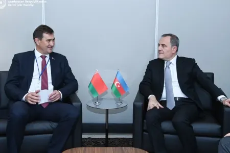 Ceyhun Bayramov belaruslu həmkarı ilə görüşdü