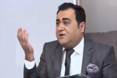 Elgiz Əkbər: "Nə edim, traktorda gəzim?"