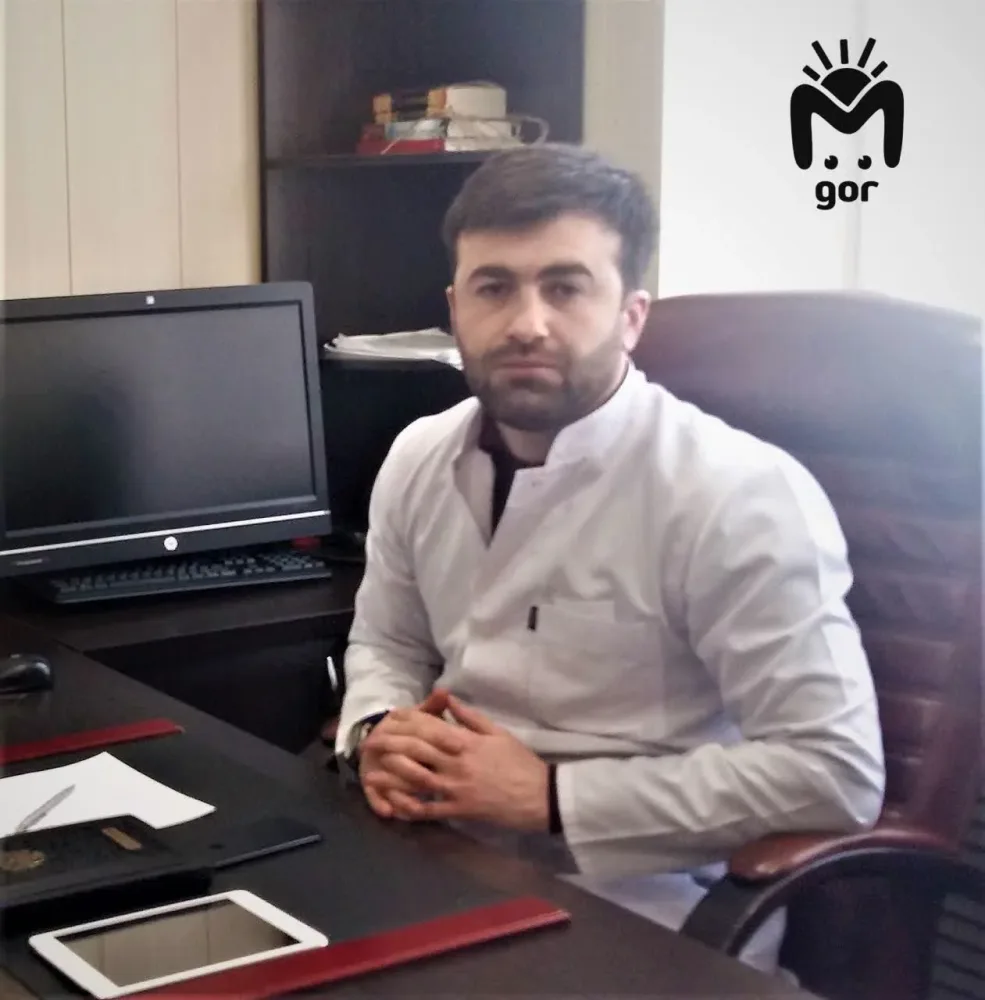 Maskalı şəxslər baş həkimi güllələdi - FOTO