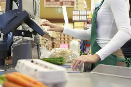 Marketlərdən şikayət: "Hörmətsiz və kobud davranırlar"
