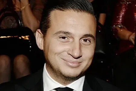 Məşhur müğənninin keçmiş əri - 20 YAŞLI QIZLA SEVGİLİDİR