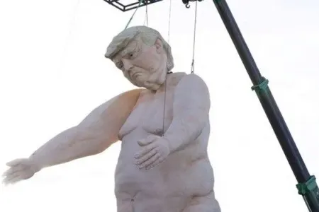 Trampın iki tonluq heykəli yoxa çıxdı