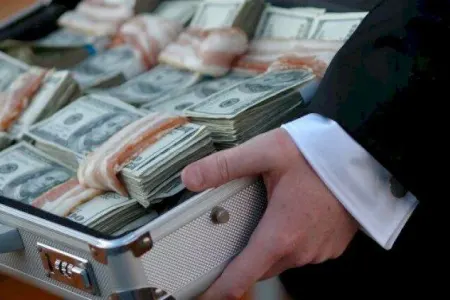 Milyarderin Rusiyadakı əmlakına həbs qoyuldu