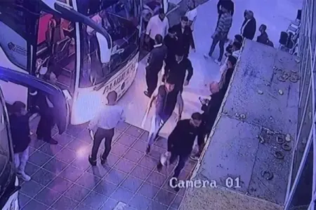 Avtobusda dalaşdılar, - səhv sürücünü döydülər - VİDEO