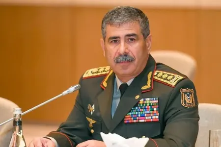 Azərbaycanın müdafiə naziri Türkiyəyə getdi