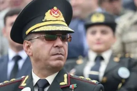 Həbsdə rütbəsi alınmayan yeganə general kimdir?